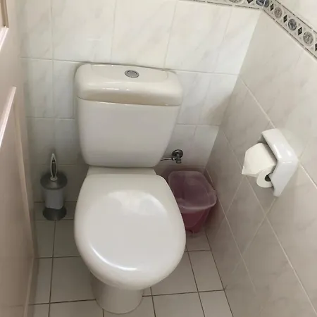 Regina Gardens - Spacious 3 Bed, 2 Bath Maisonette 펜션 파포스