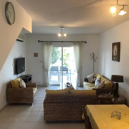 Regina Gardens - Spacious 3 Bed, 2 Bath Maisonette Dom wakacyjny *
