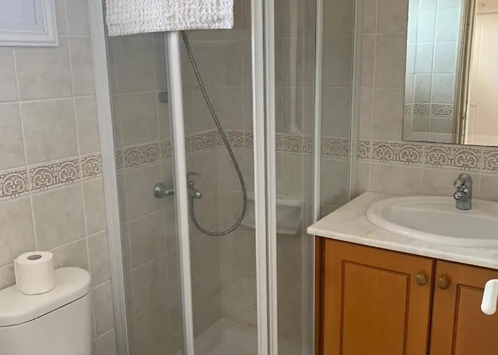 Сasa de vacaciones Regina Gardens - Spacious 3 Bed, 2 Bath Maisonette *