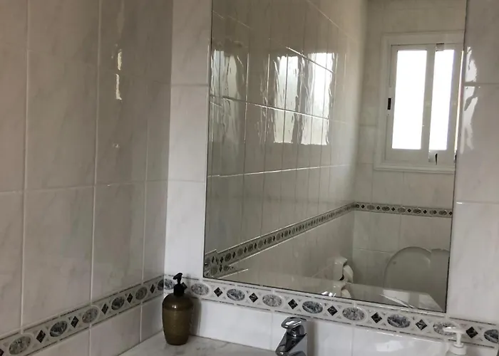 Сasa de vacaciones Regina Gardens - Spacious 3 Bed, 2 Bath Maisonette *