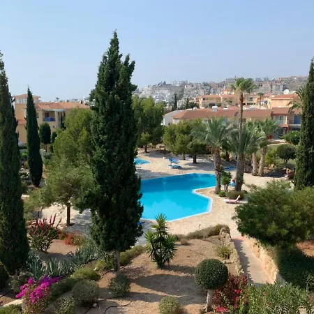 Regina Gardens - Spacious 3 Bed, 2 Bath Maisonette * Πάφος