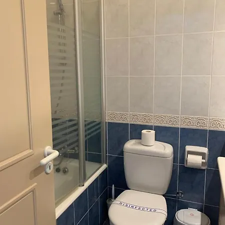 Regina Gardens - Spacious 3 Bed, 2 Bath Maisonette *