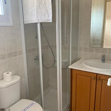 Σπίτι διακοπών Regina Gardens - Spacious 3 Bed, 2 Bath Maisonette *