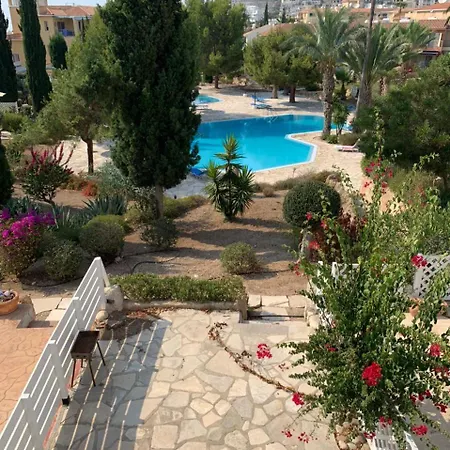 Regina Gardens - Spacious 3 Bed, 2 Bath Maisonette Holiday home