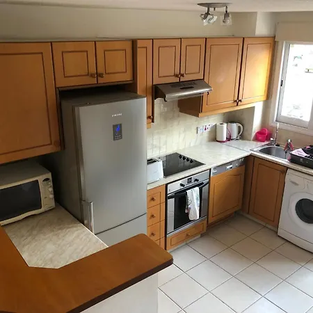 Regina Gardens - Spacious 3 Bed, 2 Bath Maisonette Holiday home Paphos