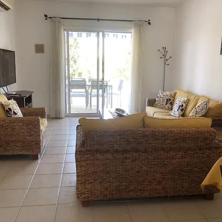 Tatil Evi Regina Gardens - Spacious 3 Bed, 2 Bath Maisonette Pafos