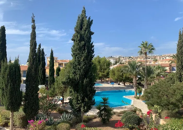 Regina Gardens - Spacious 3 Bed, 2 Bath Maisonette بيت للعطل