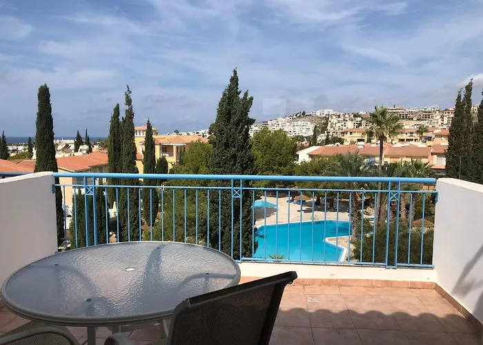 Tatil Evi Regina Gardens - Spacious 3 Bed, 2 Bath Maisonette