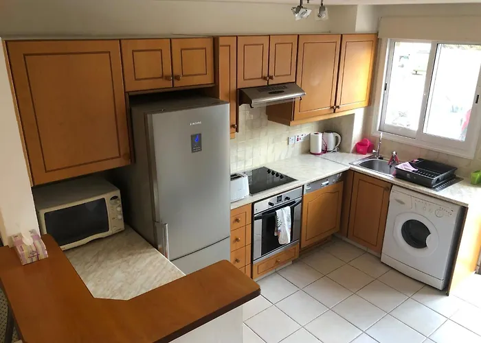 Regina Gardens - Spacious 3 Bed, 2 Bath Maisonette Prázdninový dům Paphos