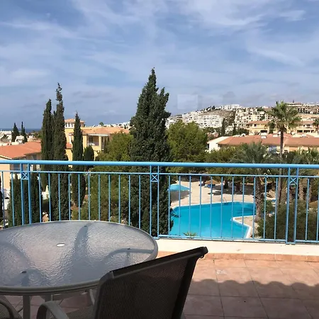 בית נופש Regina Gardens - Spacious 3 Bed, 2 Bath Maisonette