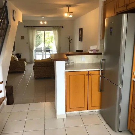 Dom wakacyjny Regina Gardens - Spacious 3 Bed, 2 Bath Maisonette *
