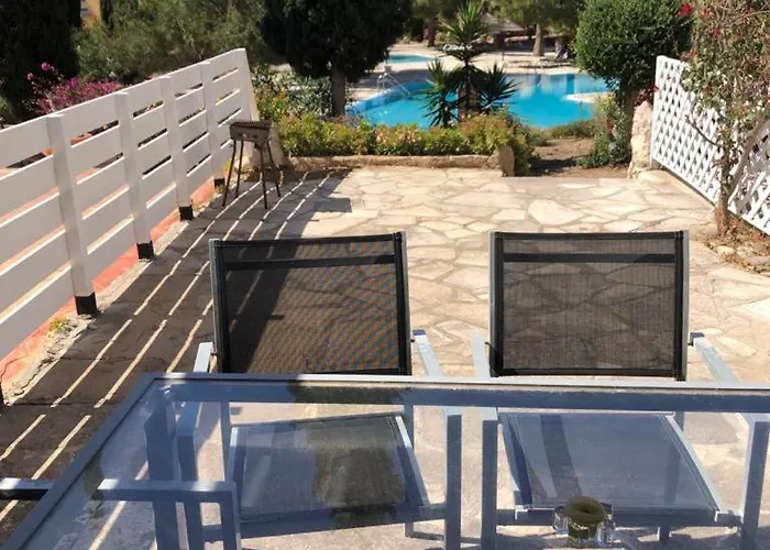 Regina Gardens - Spacious 3 Bed, 2 Bath Maisonette 別荘 パ フォス