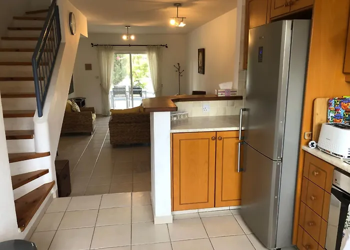 Semesterbostad Regina Gardens - Spacious 3 Bed, 2 Bath Maisonette *