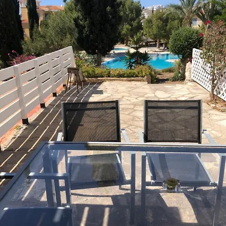 Regina Gardens - Spacious 3 Bed, 2 Bath Maisonette Hébergement de vacances Paphos